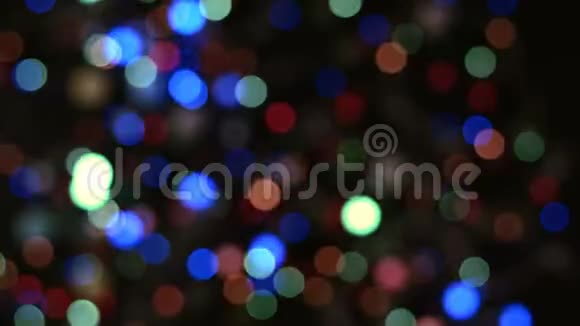 五颜六色的bokeh发光的灯光背景视频的预览图