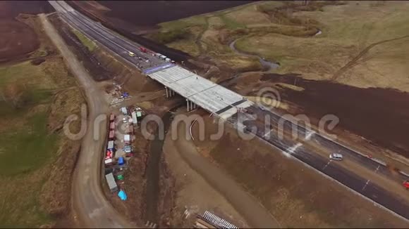 空中观景高速路口视频的预览图