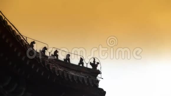 屋顶屋檐雕塑中国古代建筑雕梁画栋视频的预览图