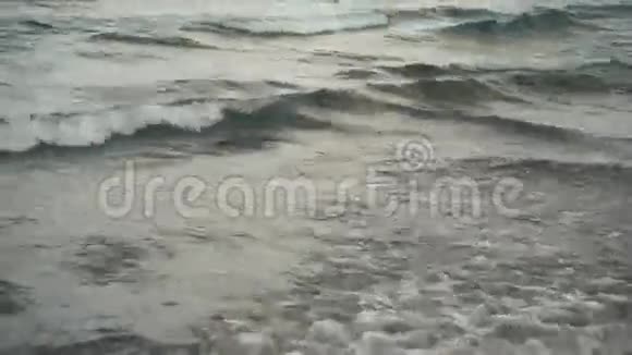狂风暴雨的海面海浪视频的预览图