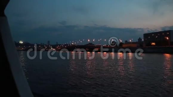 乌克兰基辅第聂伯河上的Parkovy桥视频的预览图