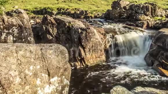 多利拍摄时间的流逝与长期暴露的天堂瀑布景观格伦Etive苏格兰联合视频的预览图