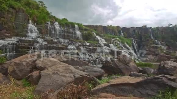 越南瀑布瀑布瀑布全景视频的预览图