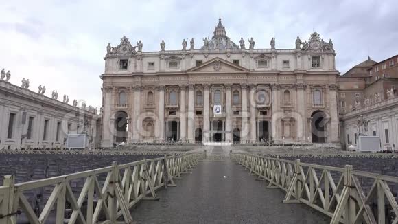 罗马梵蒂冈的圣彼得大教堂令人印象深刻的建筑视频的预览图