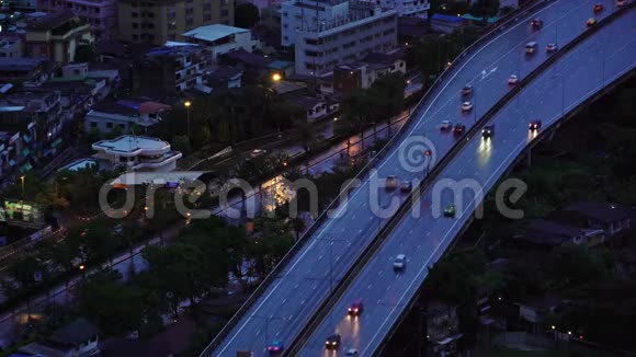 泰国曼谷城市黄昏时的道路和公路交通概念视频的预览图