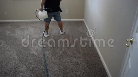 专业地毯清洁剂预喷视频的预览图