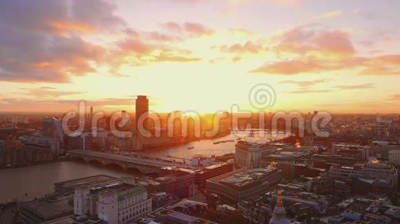 晚上美丽的伦敦惊人的广角镜头视频的预览图
