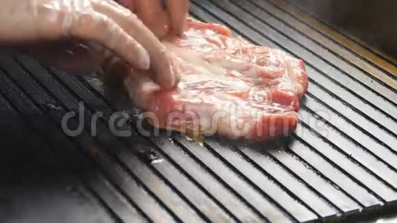 猪剁扒香烟视频的预览图