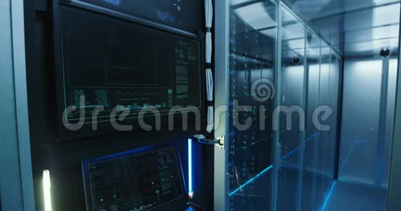 现代数据中心的计算机登录屏幕视频的预览图