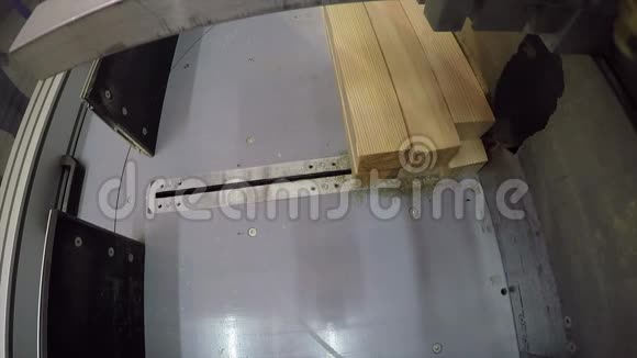 锯木块工业内部锯木块切割机木托盘制作视频的预览图