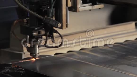 激光切割金属金属切削的工业设备有激光的机器视频的预览图