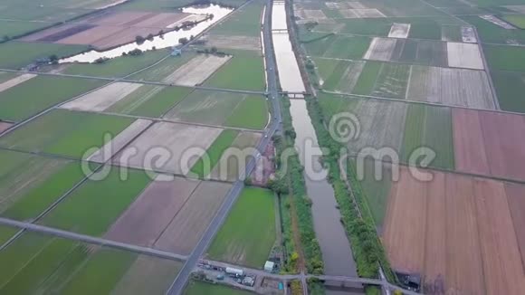 奥米哈奇曼稻田空中视频的预览图