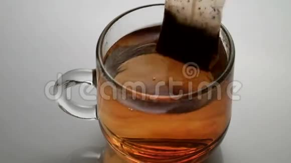 杯子里的茶视频的预览图