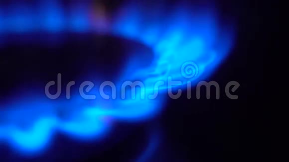 厨房煤气炉缓慢燃烧的气体视频的预览图