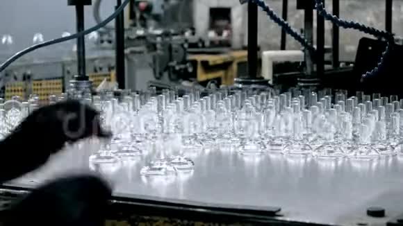 酒杯生产线视频的预览图