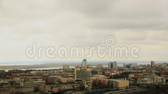 屋顶房屋和河流的伏尔加格勒城市景观视频的预览图