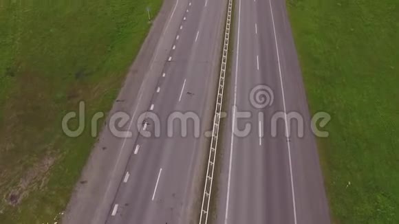 空中观景高速公路交叉口视频的预览图