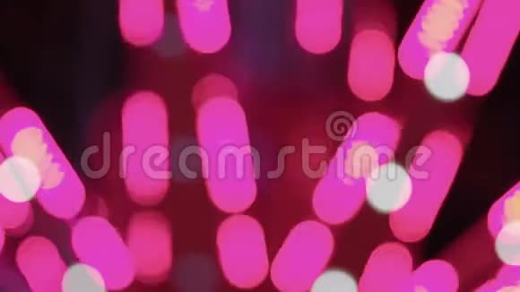 闪烁着粉红色的游乐场灯光视频的预览图