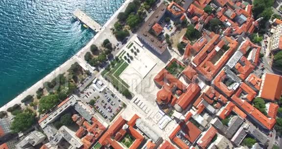 克罗地亚扎达尔屋顶的空中景观视频的预览图