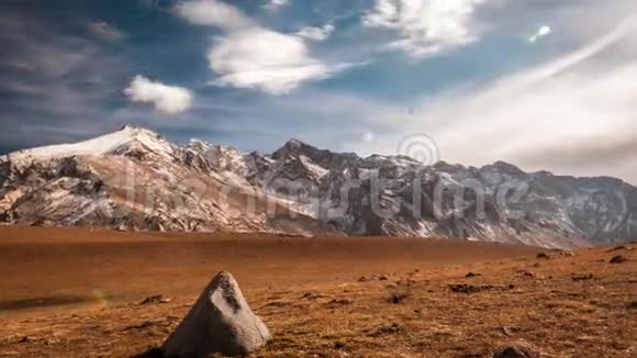 4K时程哈萨克斯坦塞拉姆苏山视频的预览图