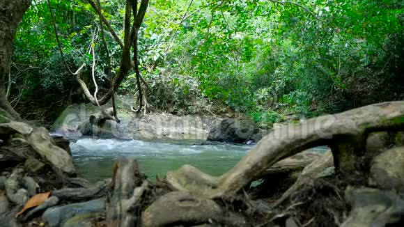 4K景区自然溪流瀑布视频的预览图