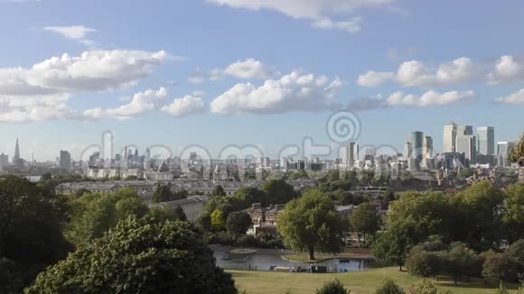 伦敦市中心上空美丽的云彩视频的预览图