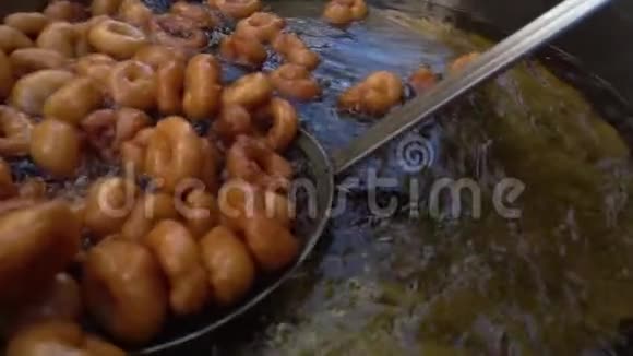 土耳其甜甜圈传统甜甜圈乐玛视频的预览图