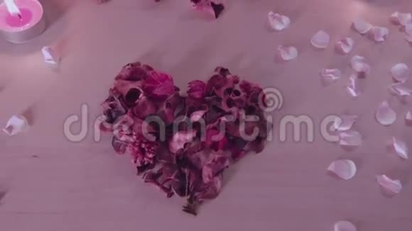 浪漫的装饰安装在桌子上照相机视频的预览图