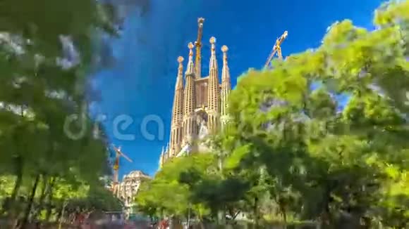 LaSagradaFamiliaTimelapseHyperlapse由西班牙巴塞罗那高迪设计的令人印象深刻的大教堂视频的预览图