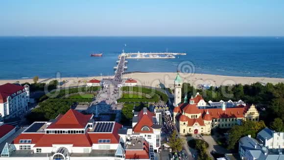 波兰索波特度假胜地和波罗的海沿岸有SPA码头和海滩视频的预览图