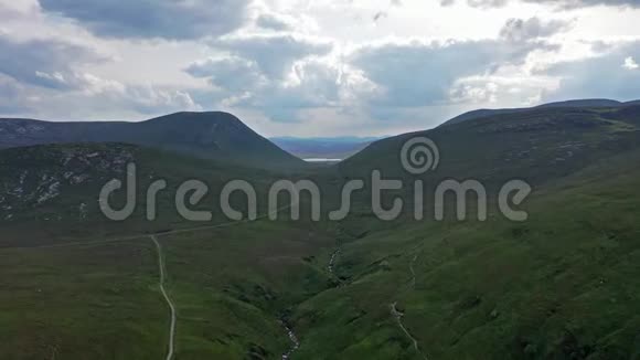 格伦韦格国家公园的鸟瞰图爱尔兰多尼格尔县视频的预览图