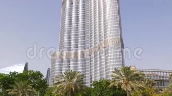 迪拜城市阳光世界最高建筑正面向下俯视4k阿联酋视频的预览图