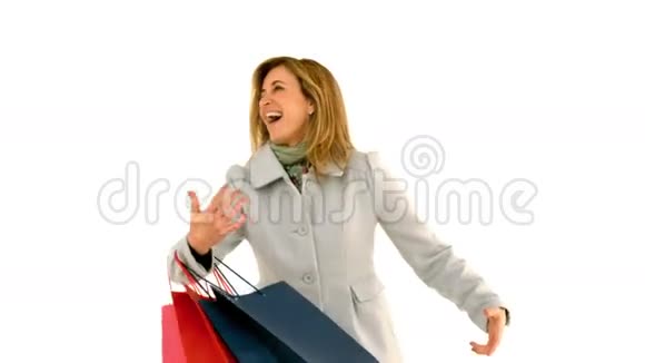 女人拿着购物袋旋转视频的预览图