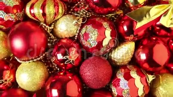 圣诞树装饰品视频的预览图