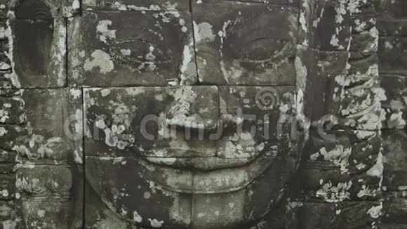 墙上巨大的石面柬埔寨吴哥巴彦视频的预览图