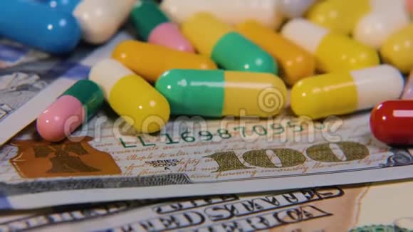 医疗药片是美元昂贵的药品医药生意药物的开发和生产视频的预览图