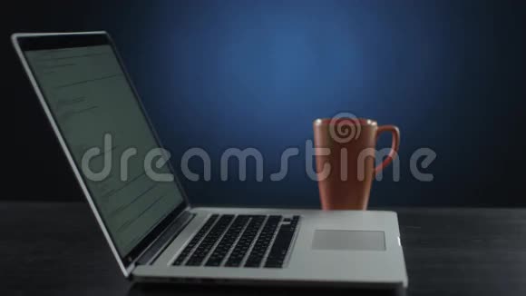 手按键盘上的文字喝茶视频的预览图