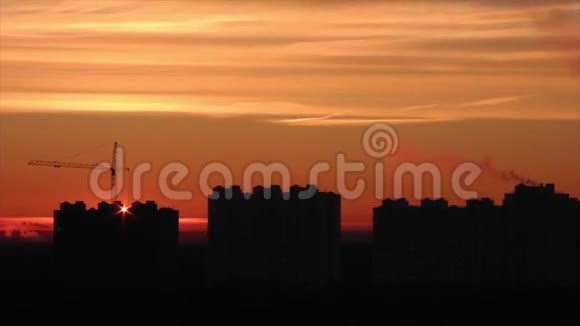 太阳升起城市时间流逝视频的预览图