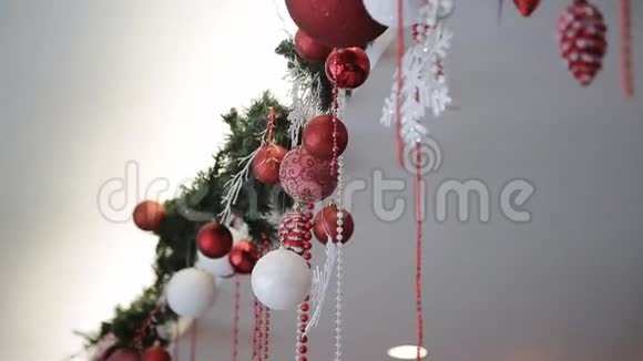 装饰精美的圣诞客厅视频的预览图