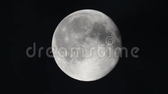 天穹上的月亮视频的预览图