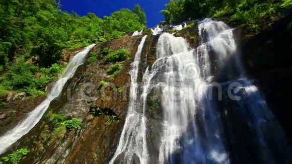 热带地区富米山河瀑布瀑布视频的预览图