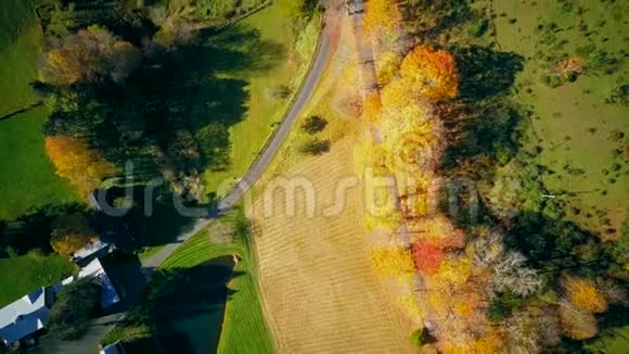 新英格兰秋季睡谷农场视频的预览图