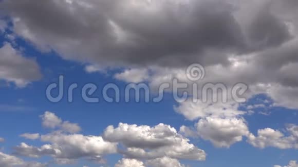 天空柔和的云视频的预览图