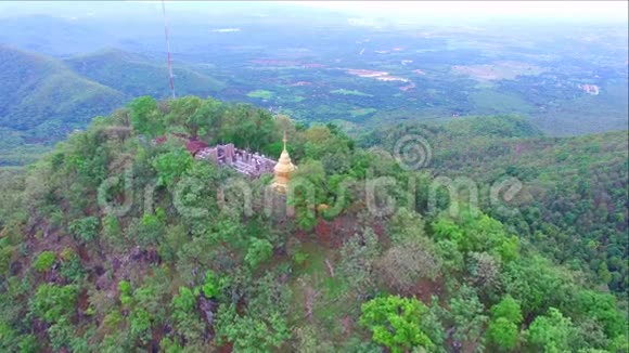 泰国兰丰省杜卡莫山的鸟瞰图视频的预览图