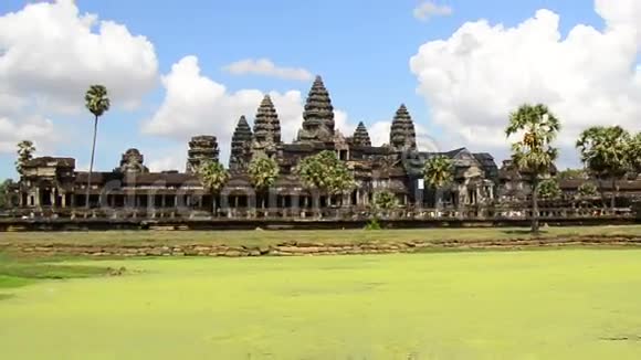 柬埔寨吴哥窟主寺建筑群视频的预览图