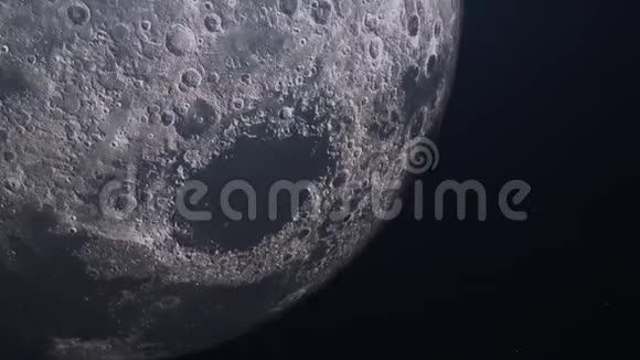 月球在空间动画中的运动视频的预览图