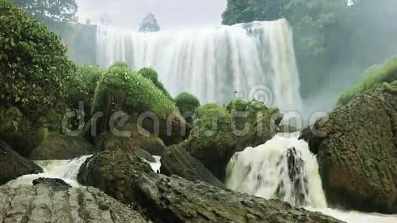 越南达拉特的瀑布大象视频的预览图