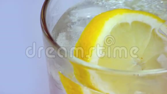 冰镇柠檬饮料视频的预览图