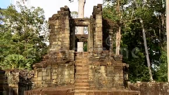 柬埔寨吴哥窟古寺遗址遗迹放大视频的预览图