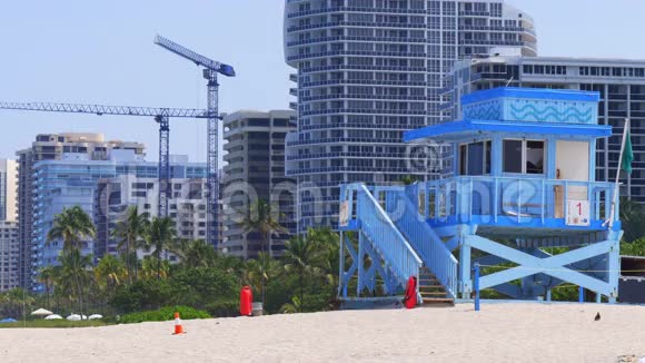迈阿密海滩夏日建筑海湾救生塔4k美国视频的预览图